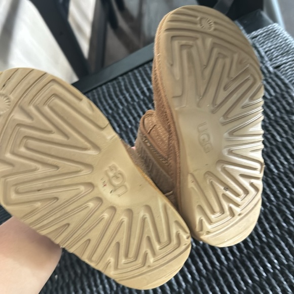 Authentic Ugg boots - kids - Picture 3 of 4